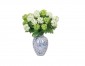 Цветы Hydrangea Snowball зелено-белые в керамической вазе